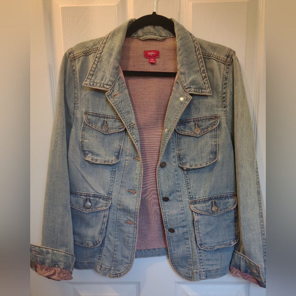 Cropped Denim Trucker Jacket - Washed Denim Blue  - Women's Size XL - XXL - Picture 3 of 12